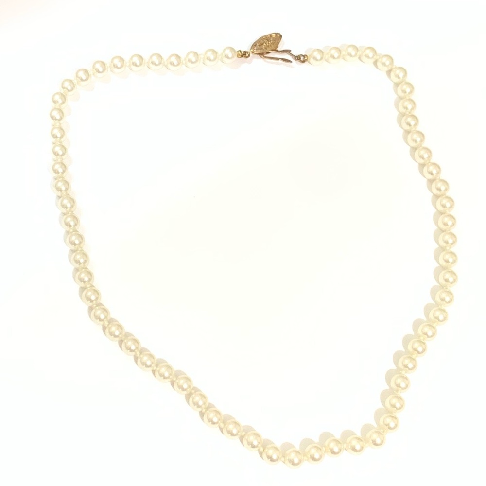 Elegant Cream Pearl Necklace